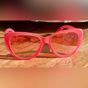 Goodr Sun Trap Queen Sunglasses